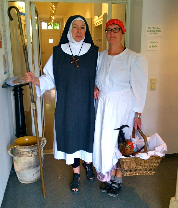 Nonne und Winzerin